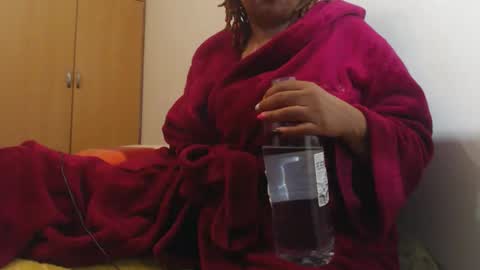 Ayanda online show from May 8, 8:32 pm