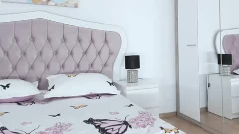 Elvira online show from February 7, 7:45 am