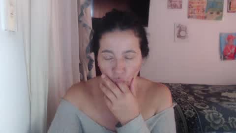 Snapshot of yasmin_love85 chatting on February 6, 5:09 pm yasmin_love85 online show from February 6, 5:09 pm