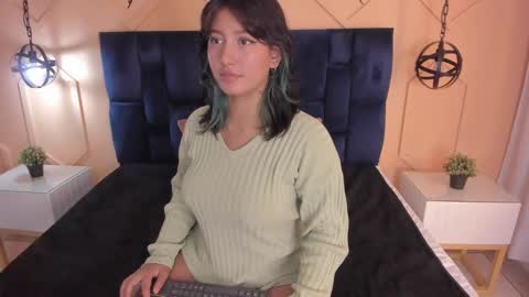 Yazmin online show from December 4, 1:09 pm