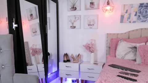 Snapshot of yellow_lily chatting on March 1, 8:31 pm yellow_lily online show from March 1, 8:31 pm