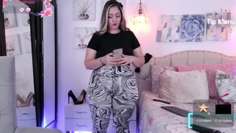 Snapshot of yellow_lily chatting on December 27, 5:48 pm yellow_lily online show from December 27, 5:48 pm