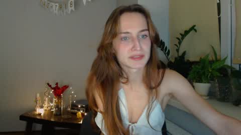 Snapshot of yes_to_heaven chatting on December 4, 9:24 pm Zoe online show from December 4, 9:24 pm