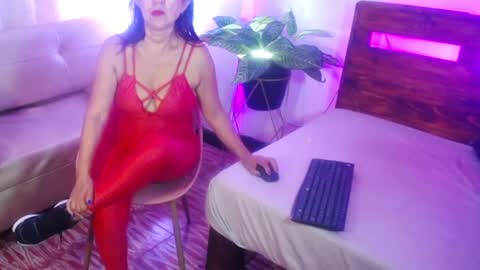 Yeseniaa25  online show from September 11, 6:08 pm