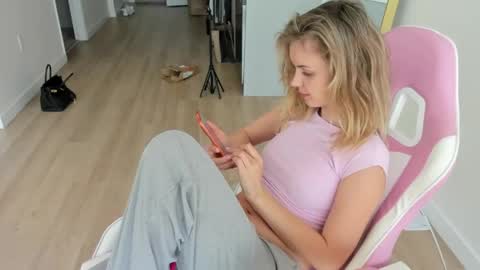 Aria  online show from June 5, 8:15 pm
