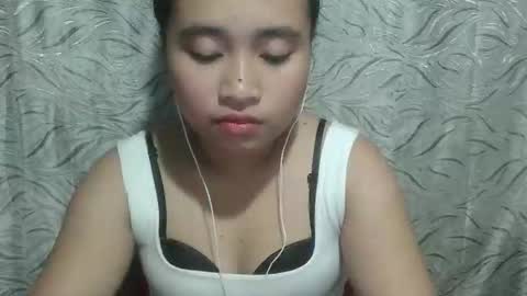 yhang_19 online show from October 6, 5:35 am