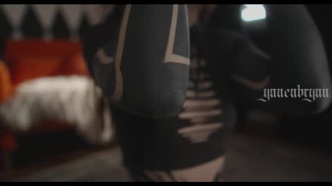 ynnenbrynn online show from February 16, 5:51 am