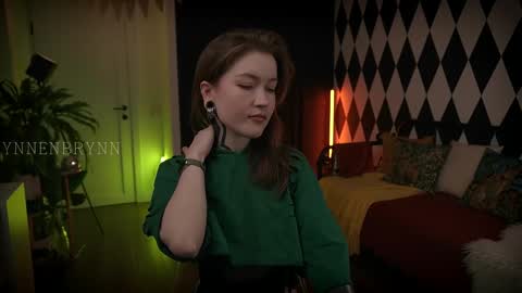 ynnenbrynn online show from December 9, 8:44 am