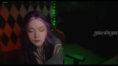 ynnenbrynn online show from May 26, 7:18 am