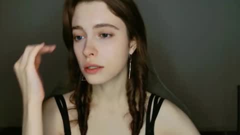 yoka_paradoxxx online show from November 13, 5:28 am