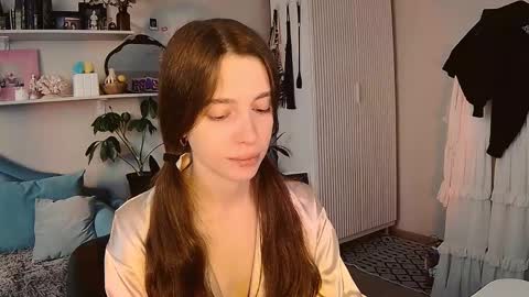 yoka_paradoxxx online show from May 14, 12:44 pm