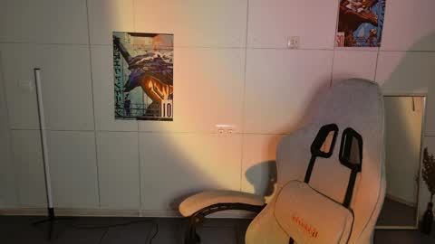 yoka_paradoxxx online show from January 18, 9:05 am