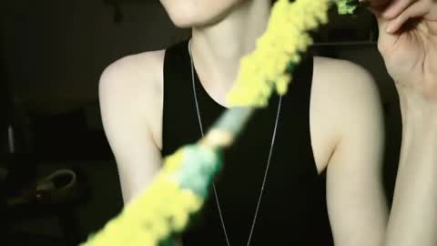 yoka_paradoxxx online show from May 25, 3:44 pm