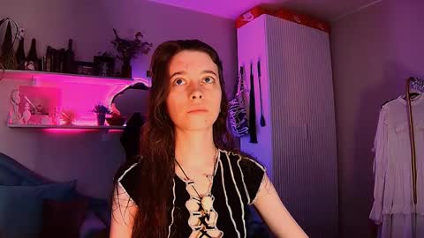 yoka_paradoxxx online show from May 5, 9:23 am