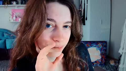 yoka_paradoxxx online show from May 12, 10:11 am