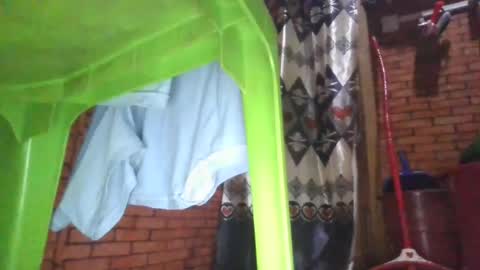 yolandrina05 online show from August 1, 2:35 am