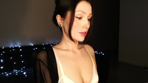 Sophie online show from April 10, 9:10 pm