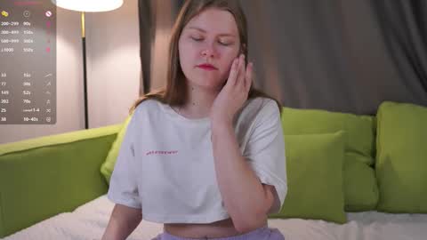 Elizabeth brunette -- Darline blonde  online show from December 5, 7:41 am