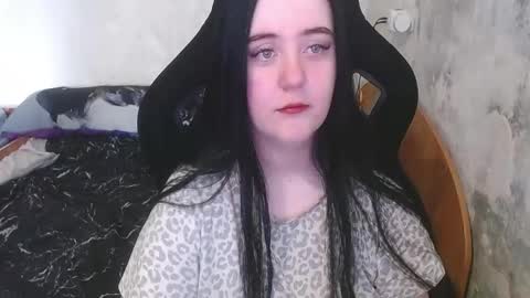 your_8a8y online show from May 13, 8:09 am