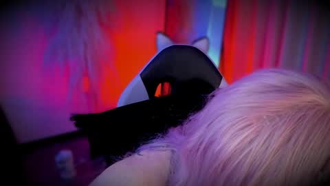 Cami independent model online show from April 7, 6:59 am