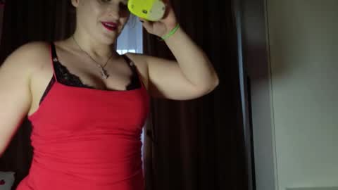 Snapshot of your_nylon_anna chatting on September 18, 5:44 pm Anna online show from September 18, 5:44 pm