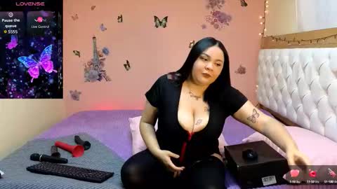 Snapshot of your_princess_nina chatting on September 18, 2:21 am NINA online show from September 18, 2:21 am