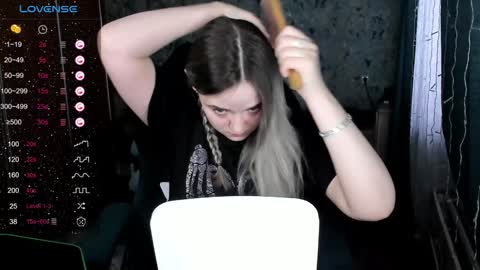 Molly online show from December 5, 3:59 am