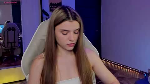 Anikka online show from October 23, 6:25 pm