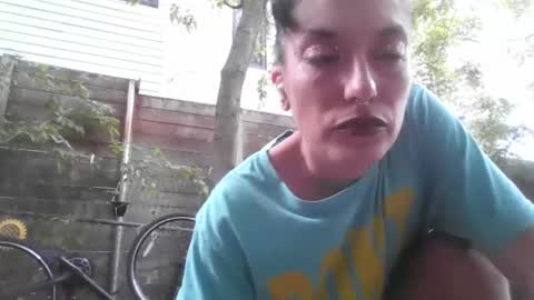 yourbigbootybestie online show from April 11, 10:35 pm