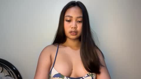 yourfantasyyy_ online show from May 19, 8:10 am