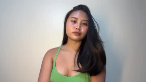yourfantasyyy_ online show from May 6, 9:46 am