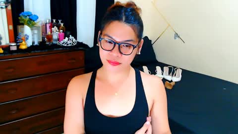 yourgoddesscruella online show from March 29, 3:00 pm