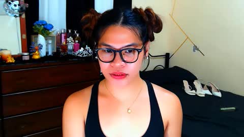 yourgoddesscruella online show from March 26, 7:21 am