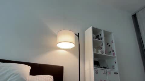 yourlittlesunrise_ online show from February 21, 6:36 am