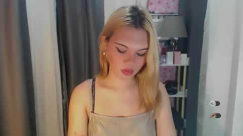 KYLIE MORE online show from May 11, 4:04 pm