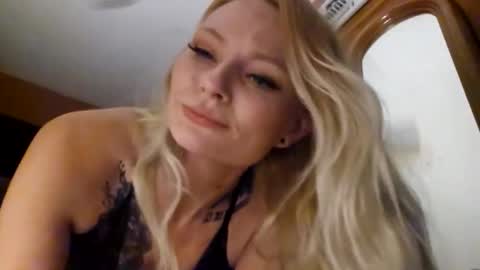yournakedvalentinex online show from May 26, 9:19 am