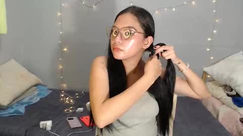 yoursexy_reb online show from December 22, 1:25 pm