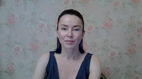 yoursofia_ online show from December 22, 11:57 am