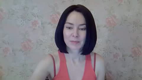 yoursofia_ online show from December 16, 11:49 am