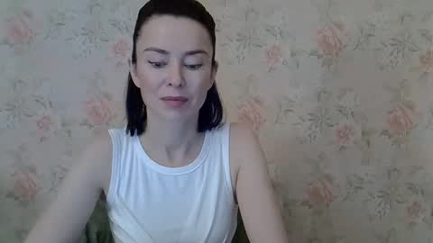 yoursofia_ online show from December 20, 6:45 pm