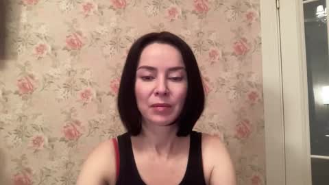 yoursofia_ online show from December 15, 11:48 am