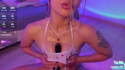 Val online show from May 9, 8:44 pm