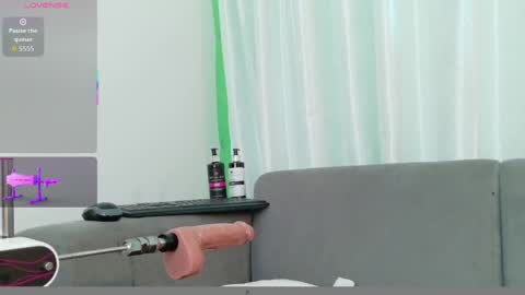 yuliethpetite online show from May 14, 5:08 pm