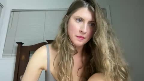 yumiandwolf online show from November 26, 2:45 am