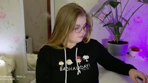 Snapshot of yumm_lolly chatting on September 28, 6:57 pm Polly online show from September 28, 6:57 pm