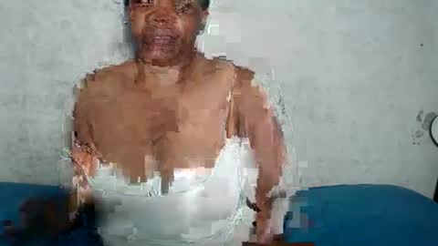 yummytittsxx online show from December 29, 8:37 pm