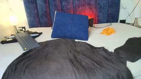 yunkeyc online show from December 4, 7:43 am