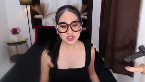 Snapshot of yvannasilva18 chatting on December 16, 2:38 pm jai online show from December 16, 2:38 pm