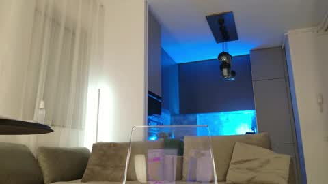 yvonna_ online show from October 17, 3:37 pm