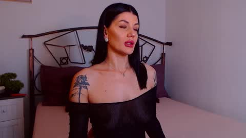 I V Y   online show from November 3, 8:46 pm